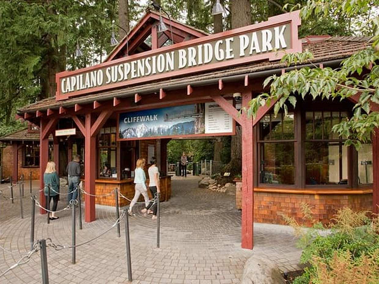 Vancouver City Tour With Stanley, Grouse Mountain & Capillano Suspension Private