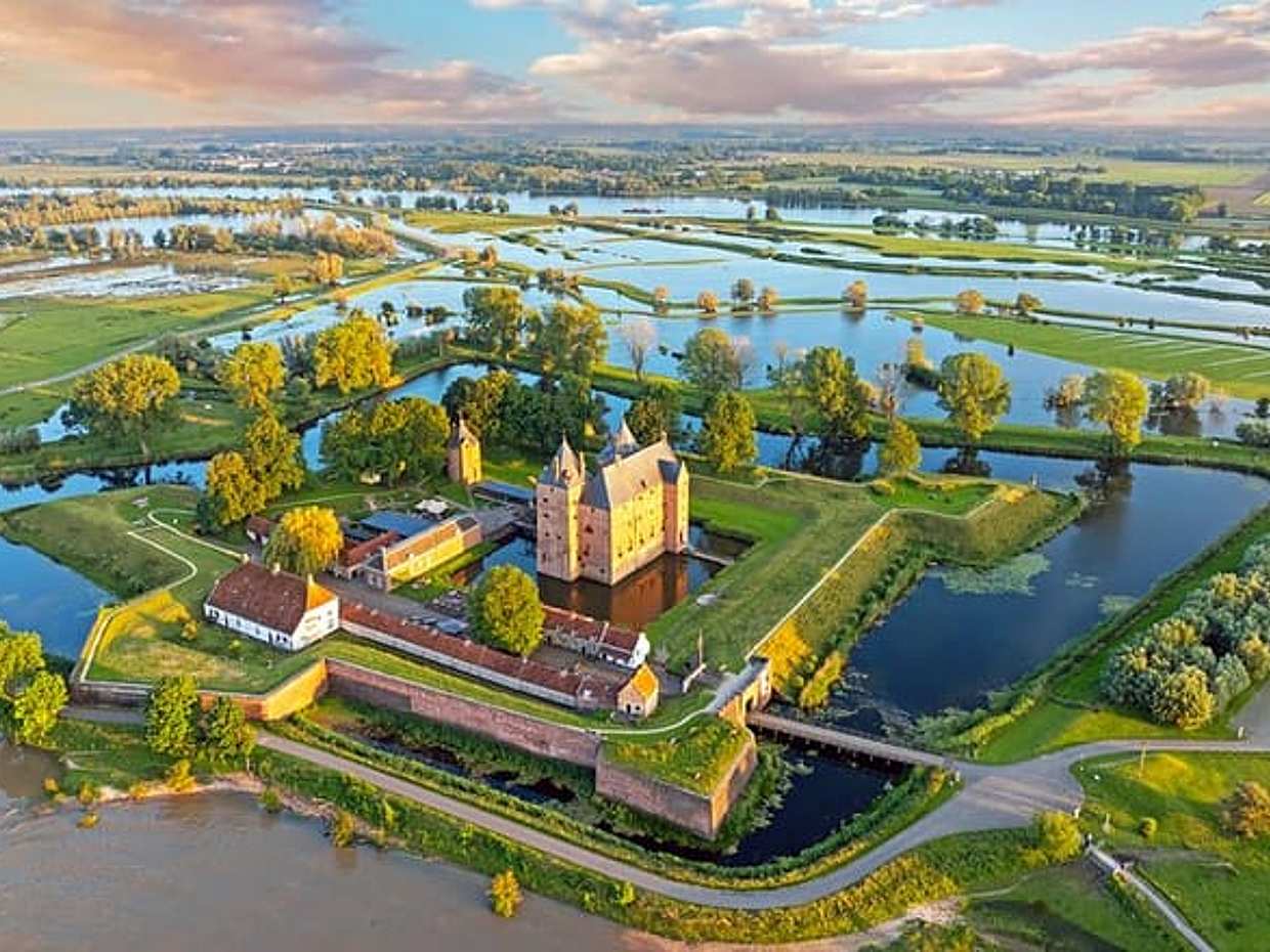 Privétransfer: Amsterdam naar Kinderdijk, 2 uur Stop bij Loevestein in Nederland