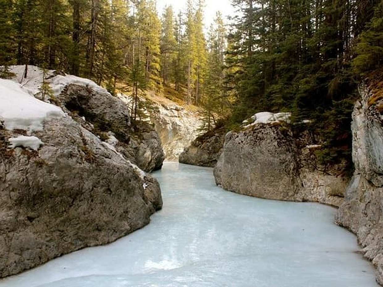 Grassi Lake and Grotto Canyon Icewalk from Calgary, photo 4