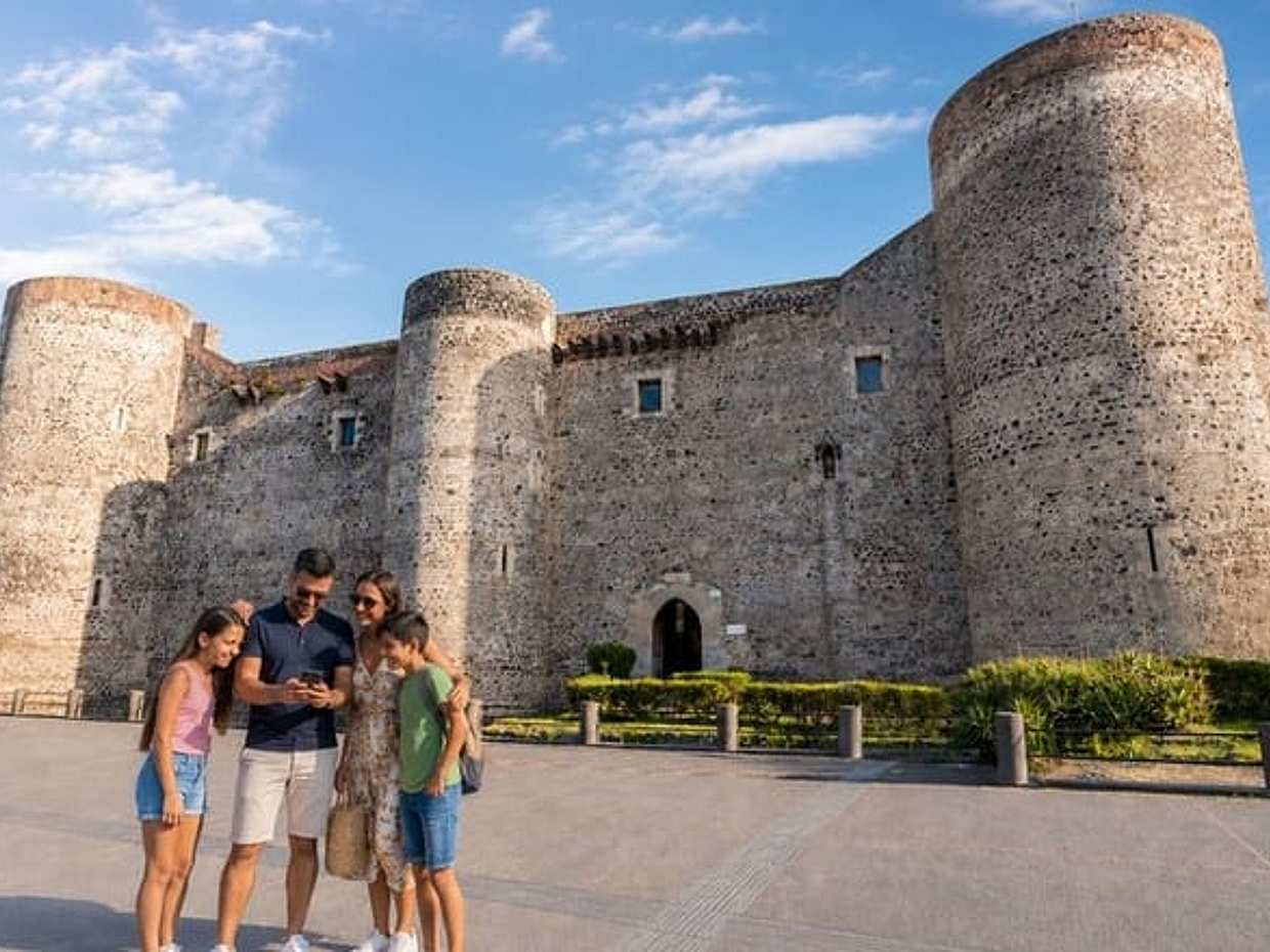 Catania Scavenger Hunt & Highlights Self-Guided Walking Tour