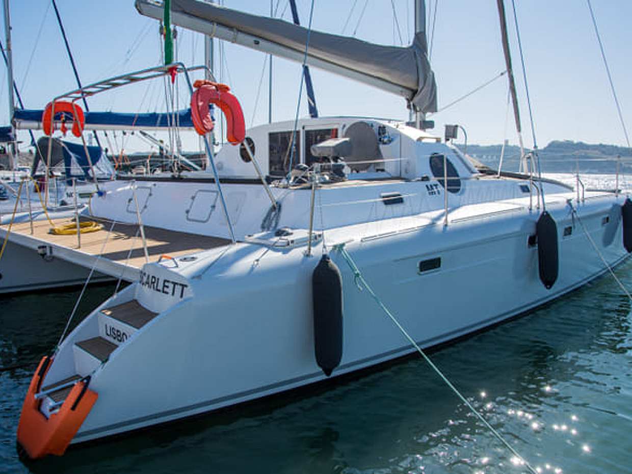 2H Tour on a Private Sailing Catamaran "Scarlett" up to 16 people in Portugal, Lisbon, photo 2