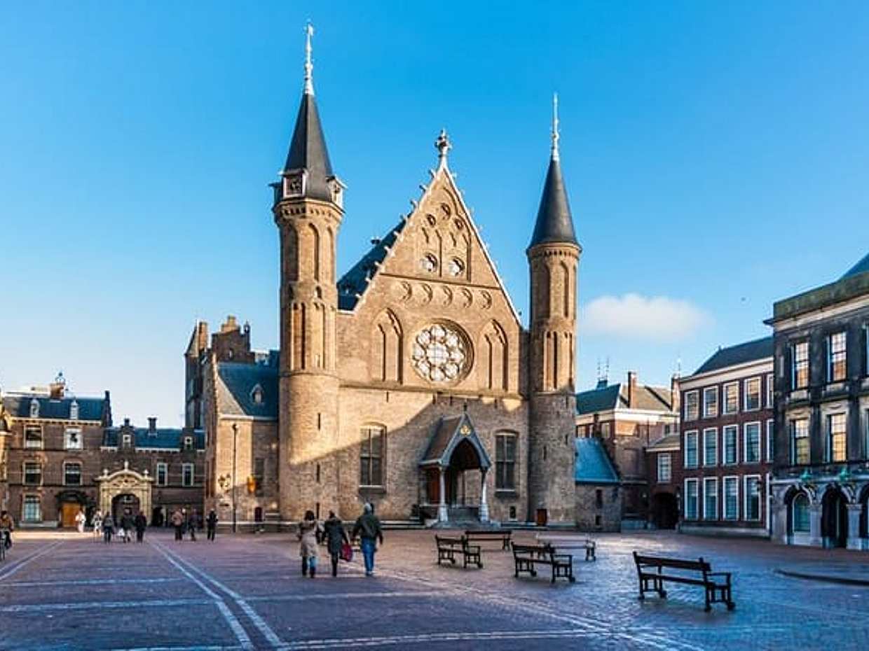 Hague: The Heart of Old Town Exploration Game and Tour