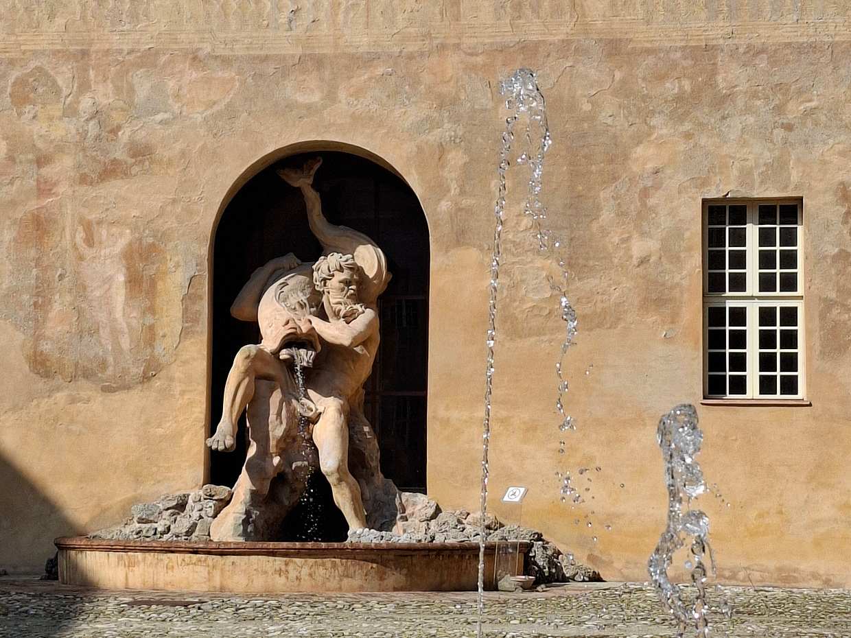Sassuolo: Arte barroco y sabores auténticos en Italia, Bolonia.
, photo 3