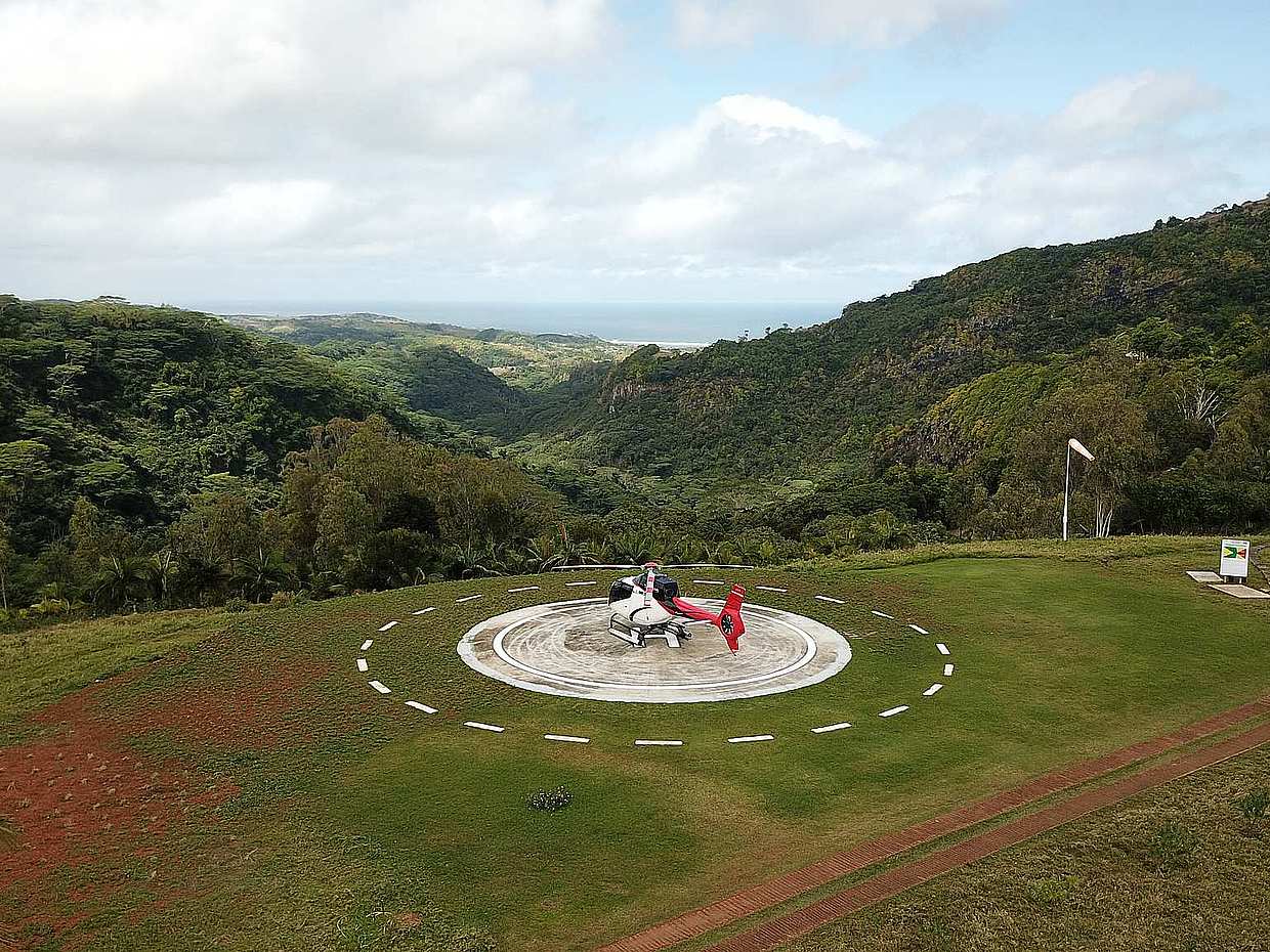 "Privater Hubschrauberflug zum Unterwasser-Wasserfall ab Chamarel in Mauritius"
