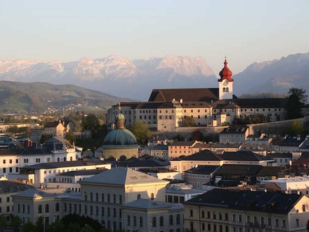 2h Sound of Music City Sights - Private Tour