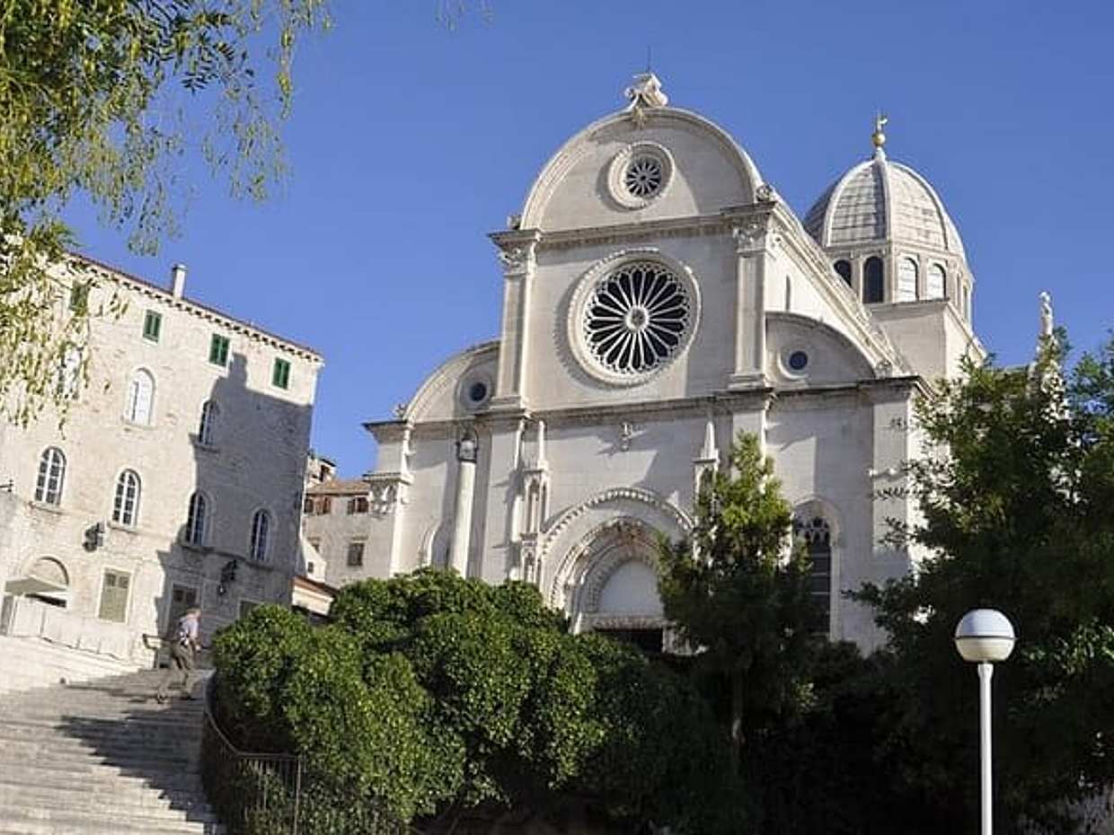 Private Transfer from Dubrovnik to Sibenik with 2h of Sightseeing, local driver