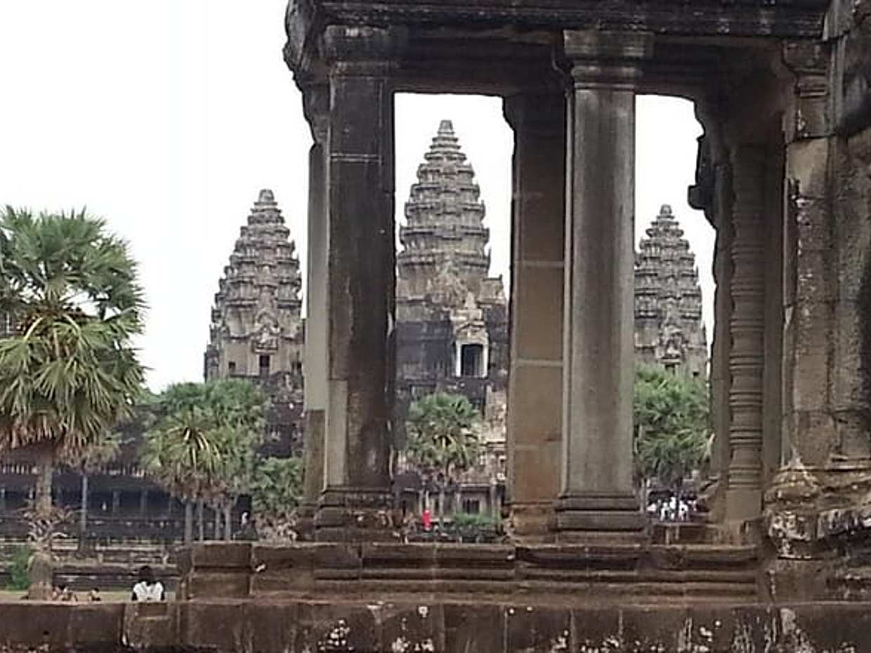 2-Day Private Siem Reap: Angkor Temples & Floating Village