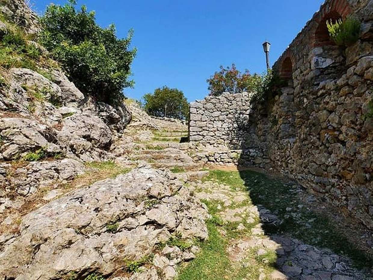 Petrele Castle Tour in Albania, Tirana, photo 4