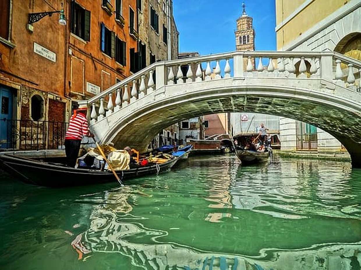 Trasferimento Privato da Trieste a Venezia con Sosta di 2 Ore in Italia