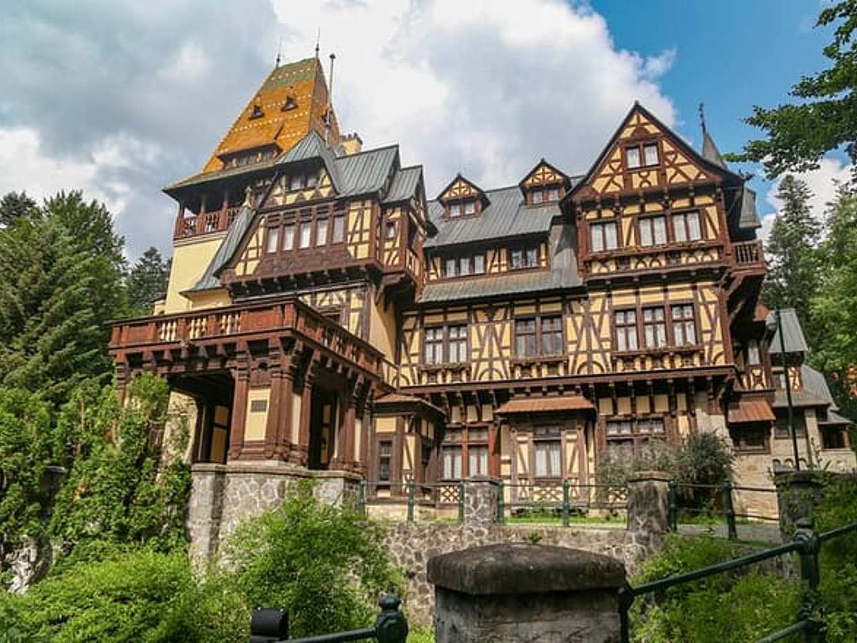 Peles and Cantacuzino Castles Small Group Day Tour from Brasov in Romania, Brașov, photo 3