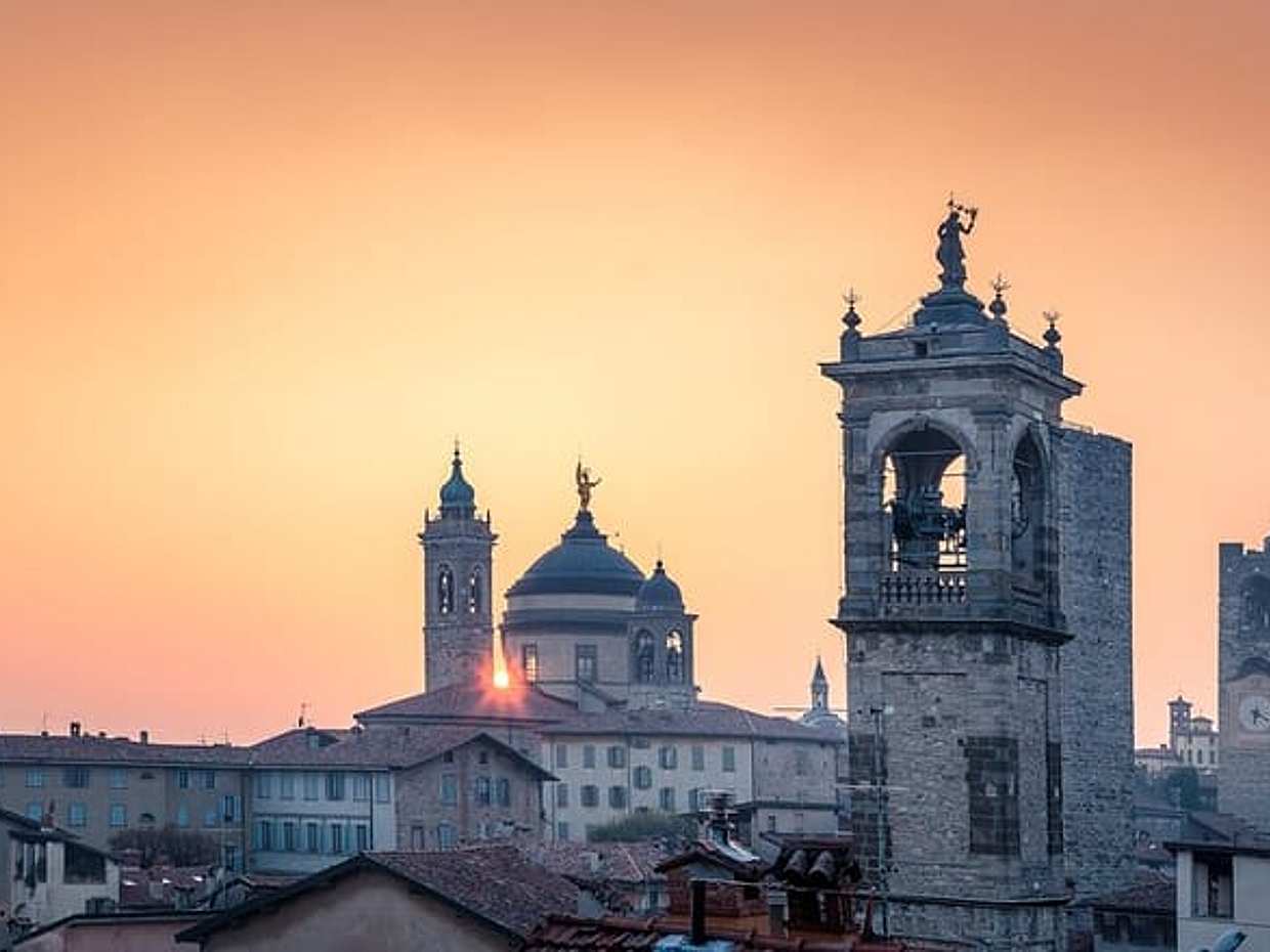 Private transfer from Zurich to Bergamo with 2h stop in Como