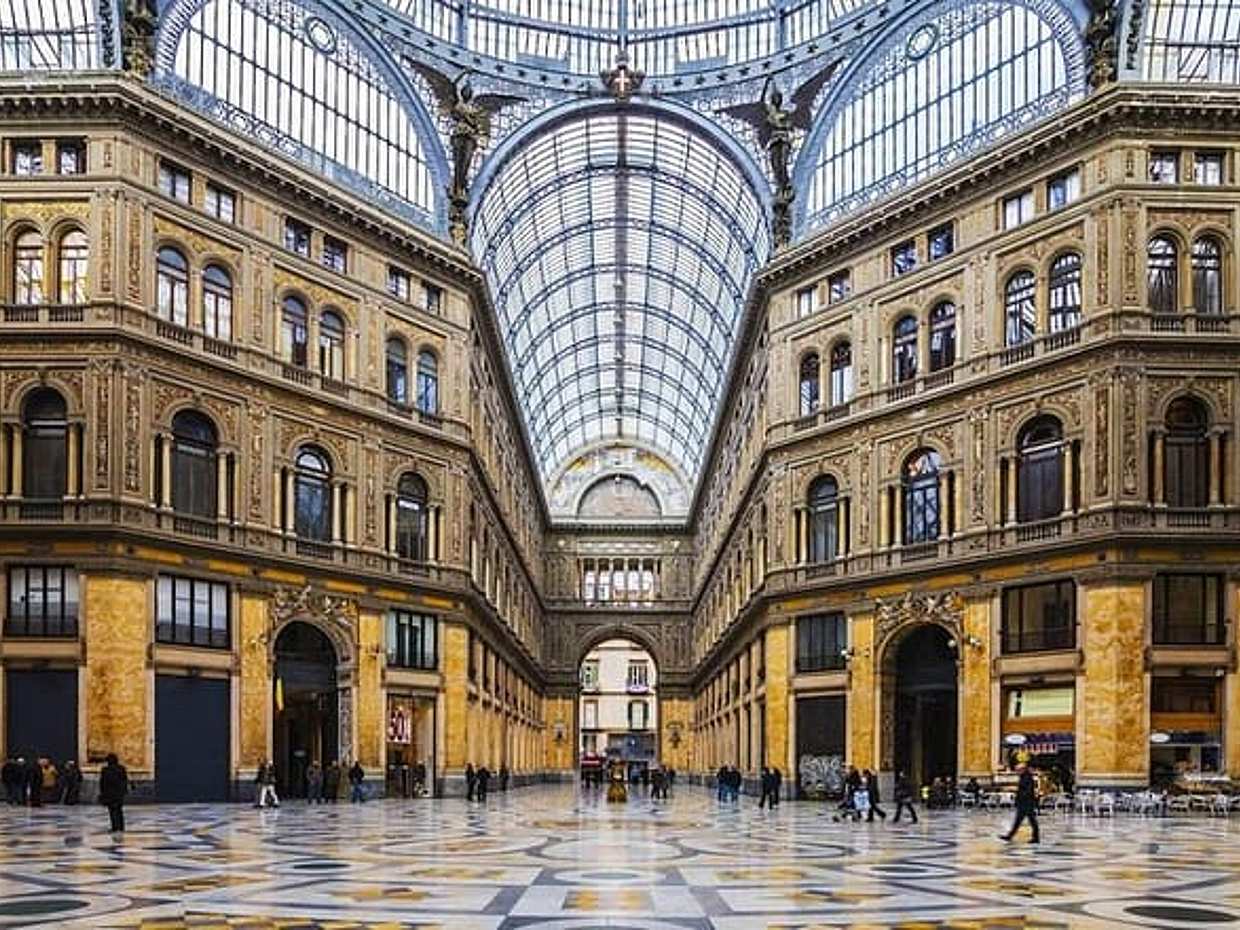 Naples panoramic tour and Monumental historic center.