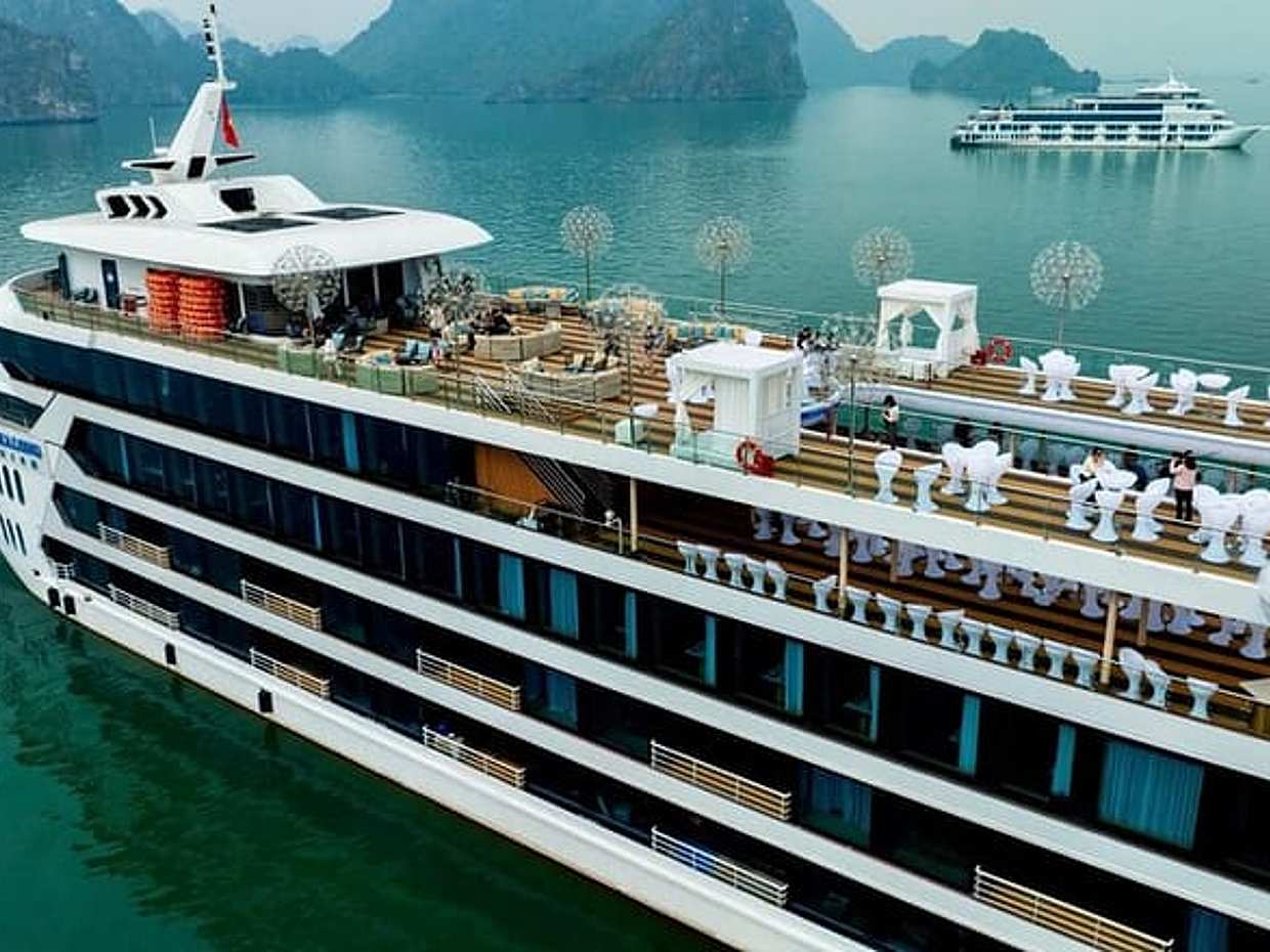Luxury Luna Cruise Ha Long Bay Premium from Hanoi