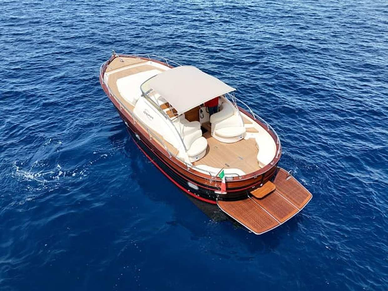 Capri: 4 hour private boat tour among hidden bays and crystal-clear waters, photo 3