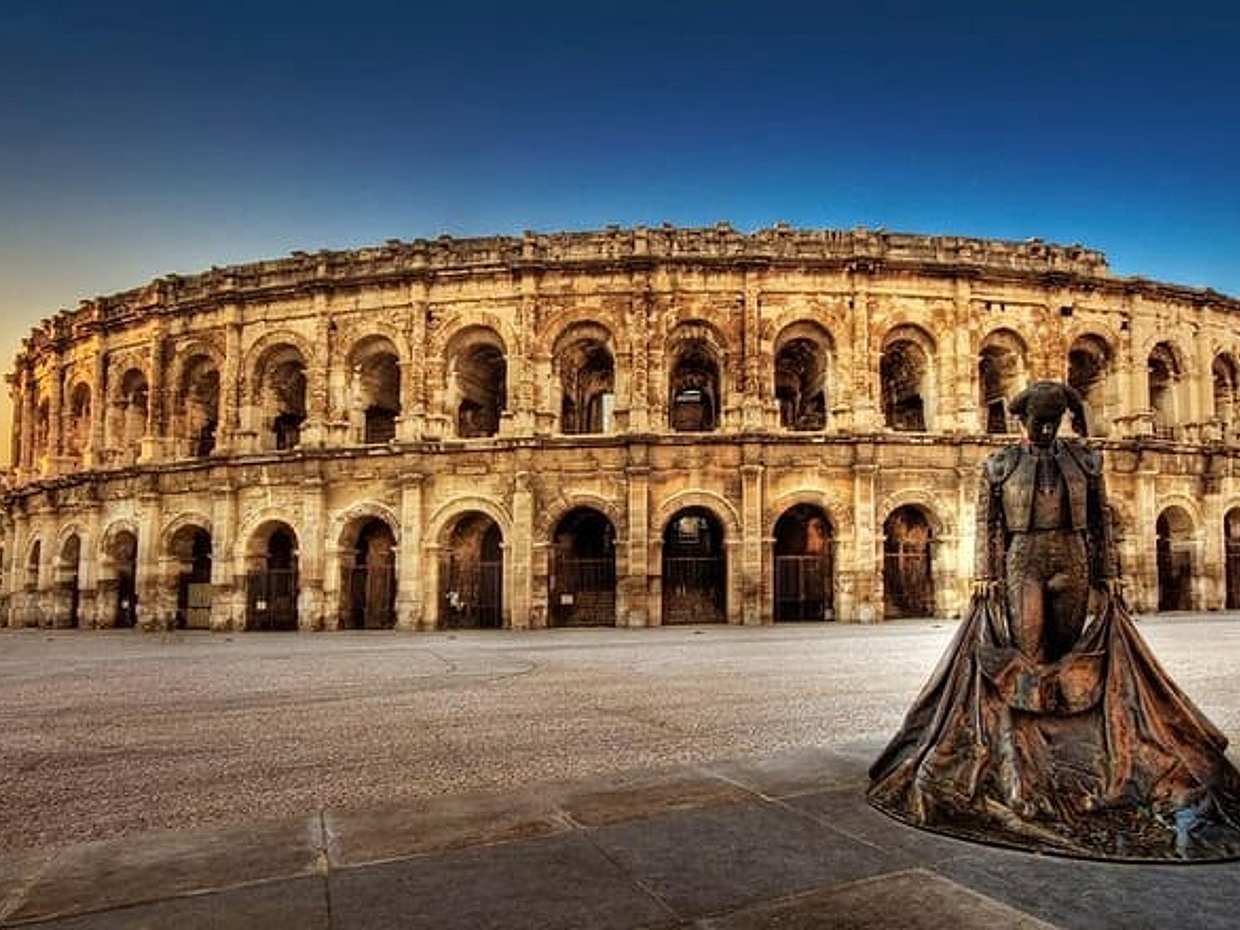 Private small group tour of Nimes and Pont du gard