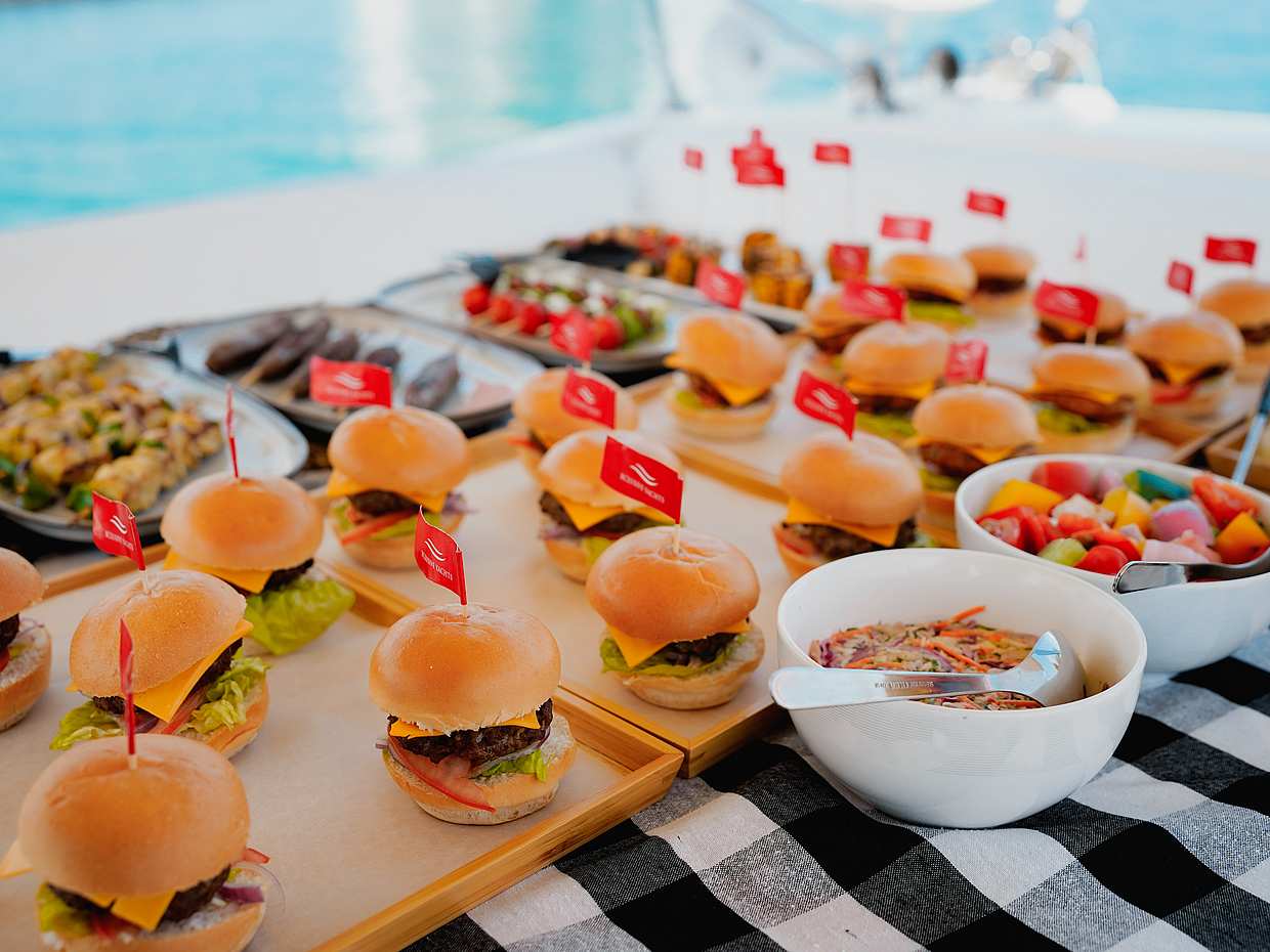 Luxury Yacht Group Cruise with Lunch in United Arab Emirates, Dubai Harbour, photo 3