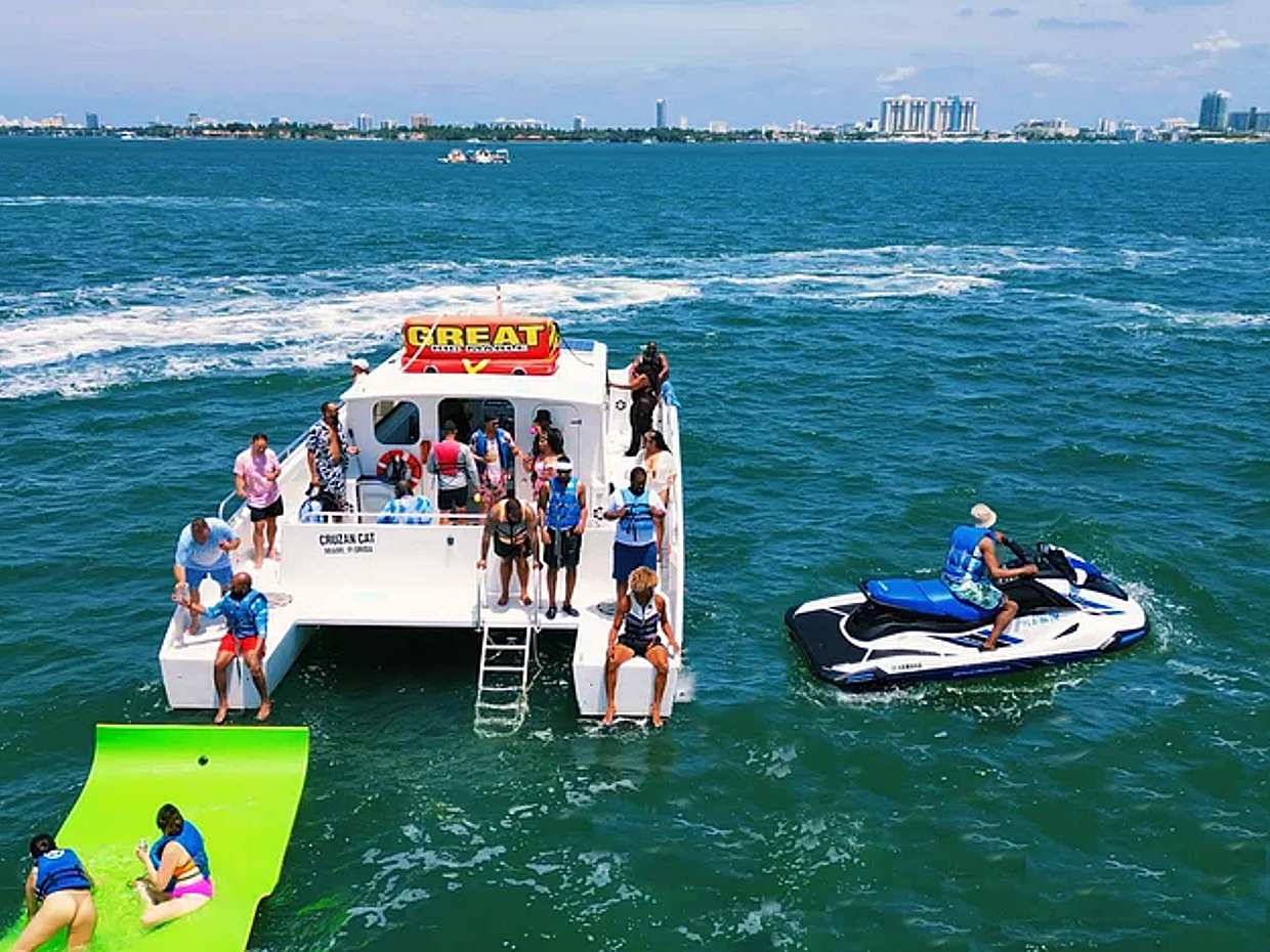 Ultimatives Wassererlebnis in Miami: Katamaran-Segeltörn mit Jetskis & Drinks in den Vereinigten Staaten, photo 4