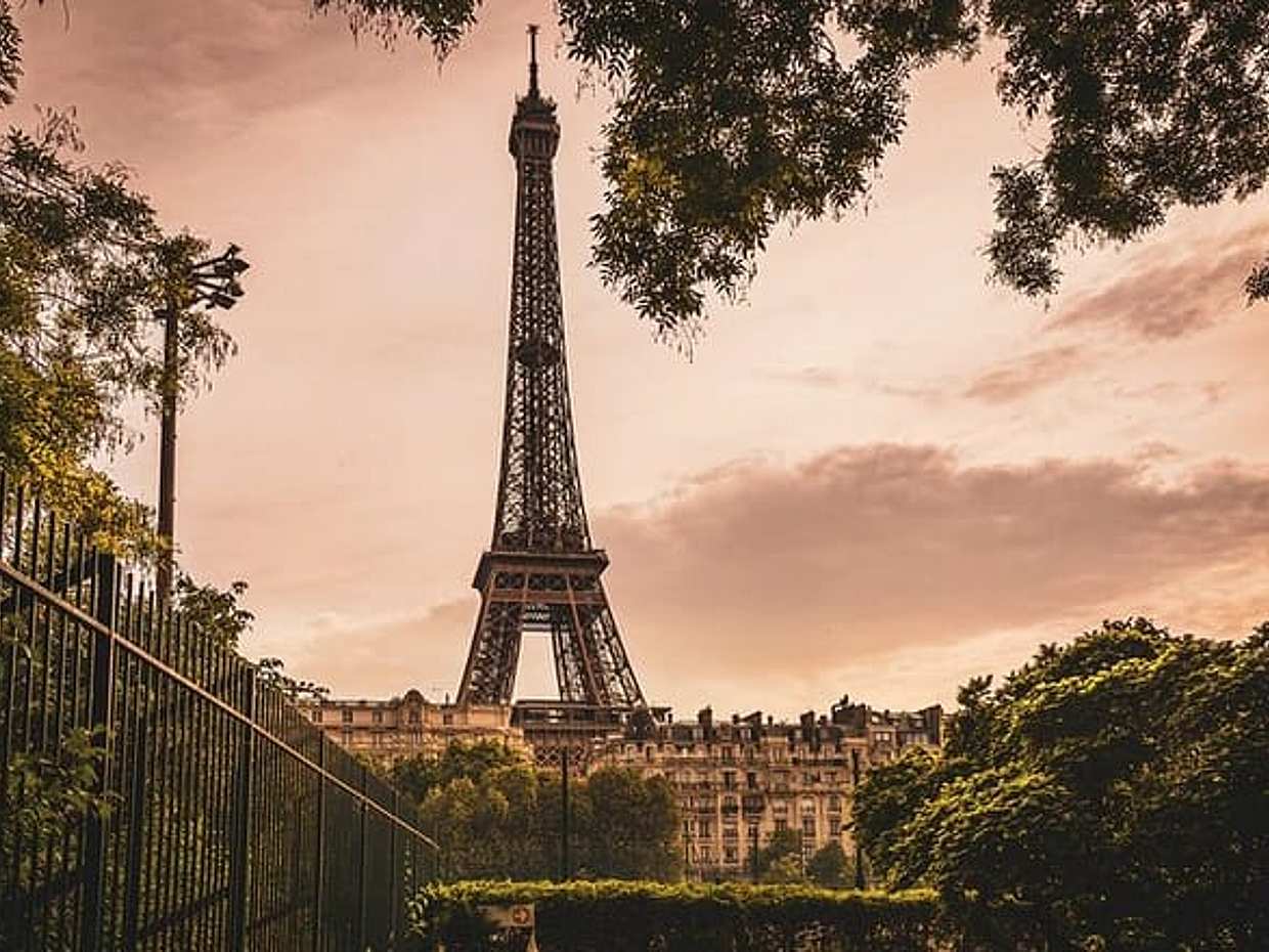 Paris Private Small Group Tour with Beauvais