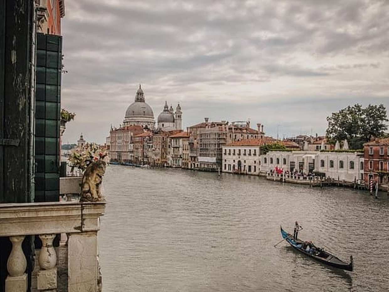 Gondola Ride and Aperitif in a Venetian Palace, photo 2