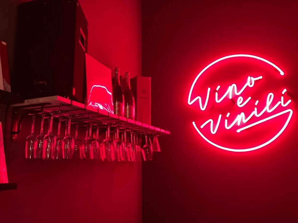 Wines & Vinyl: A Vintage Experience in the Heart of Rome