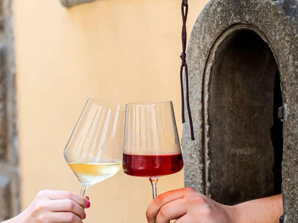 Taste of Florence: Local Breakfast, Market Tour, Wine Window Sip and Cheese Tasting in Italy