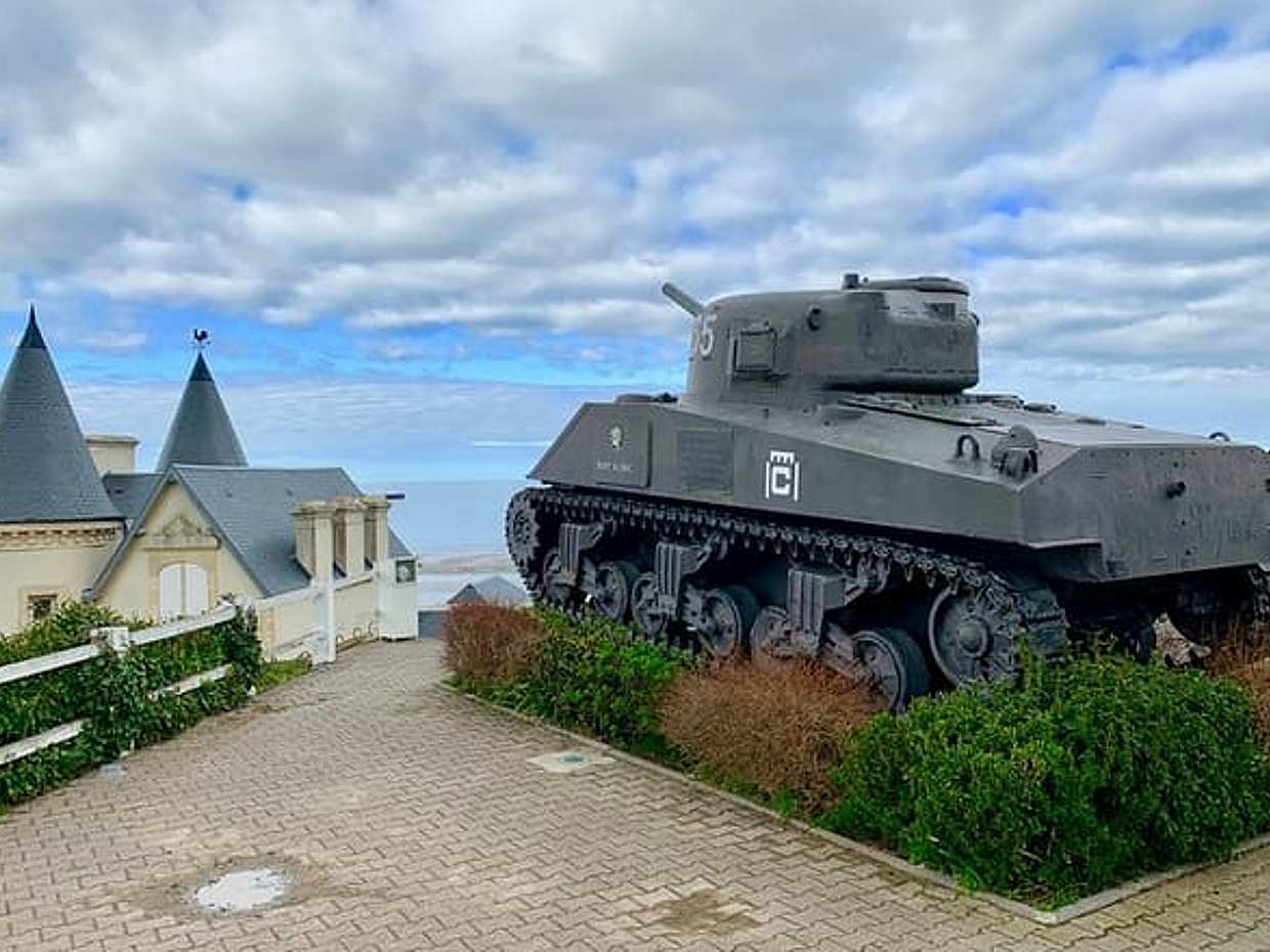 Normandy Battlefields D-Day Private Trip with VIP Services from Paris