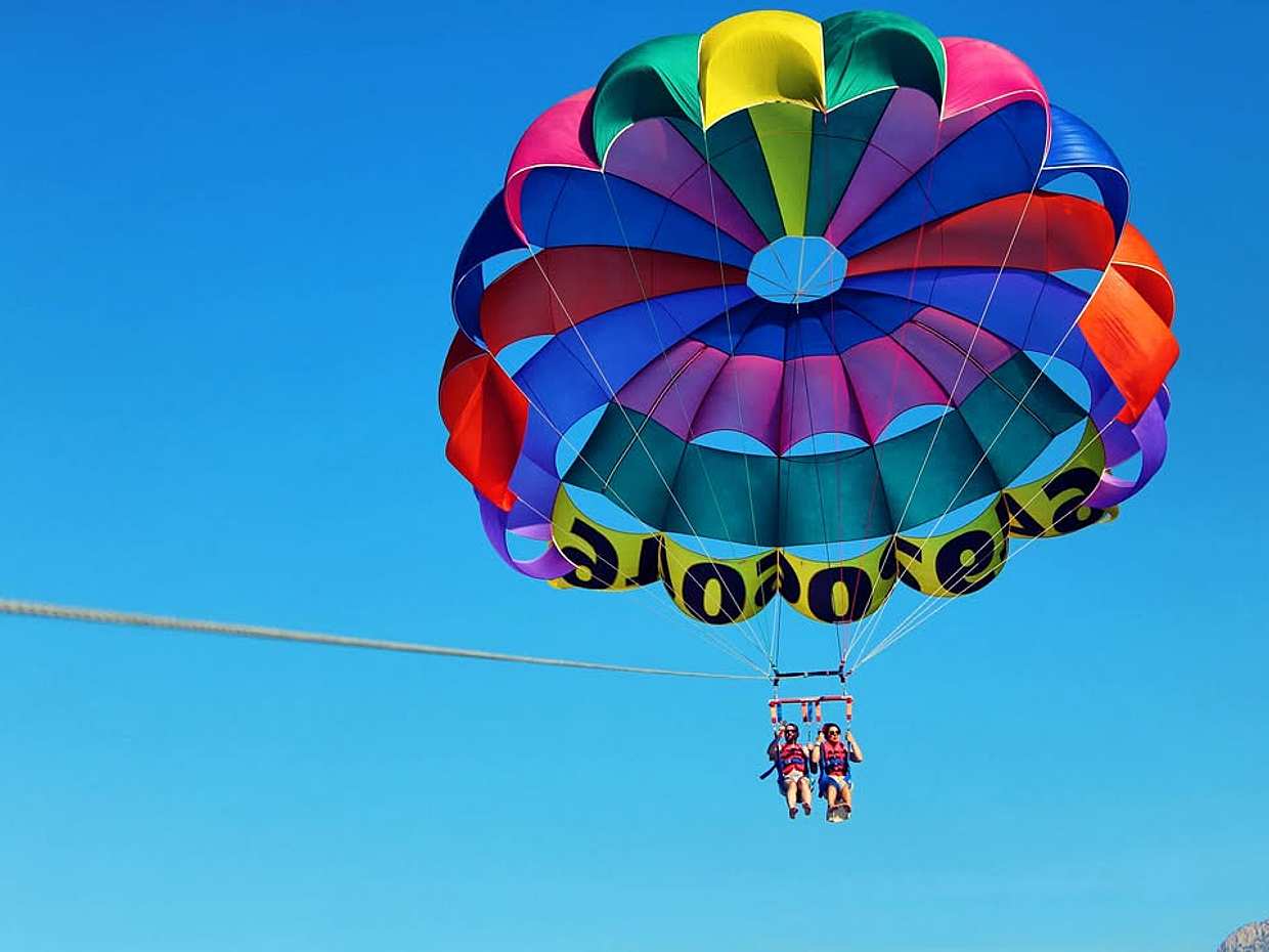 Bali: Tandem Parasailing Adventure – 1 Round in Indonesia