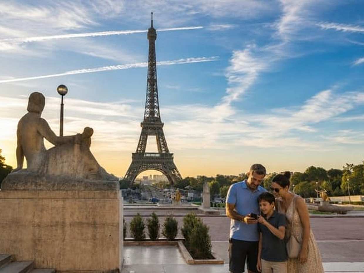 Paris Scavenger Hunt & Highlights Tour a pé autoguiado em França