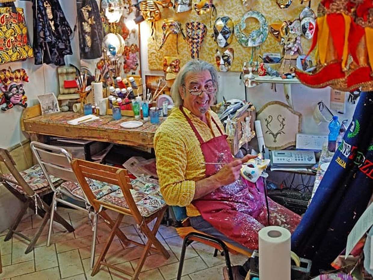 Creative Mask Decoration Workshop with local Mask Maker, photo 2