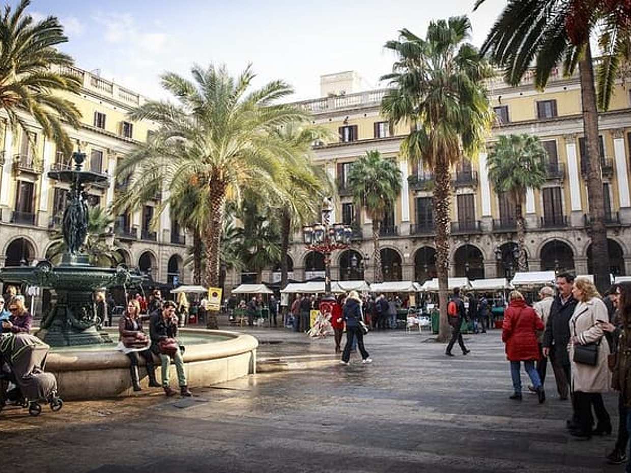 Private Transfer From Bilbao to Barcelona With a 2 Hour Stop