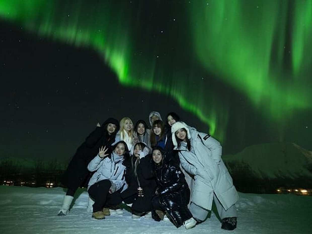 Tromsø: Northern Lights Minibus Tour with Expert Guides, photo 2