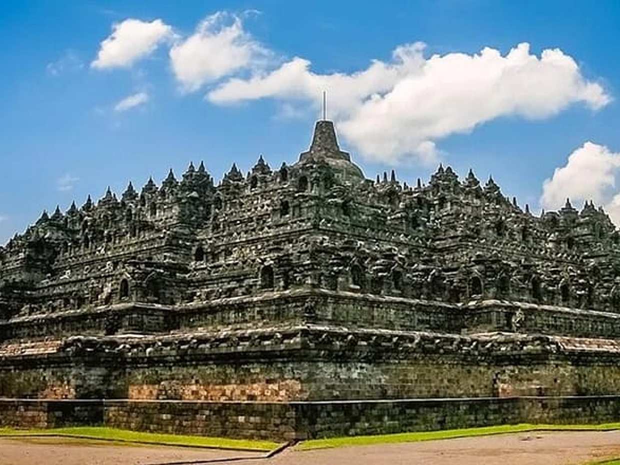 Borobudur Climb Up and Selogriyo Temple Rice Terraces Trekking, photo 4