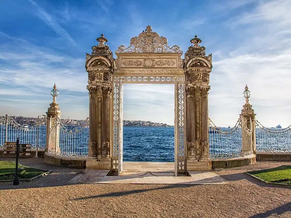 Dolmabahçe Sarayı ve 2 Saatlik Boğaz Turu ile Tam Gün Türkiye Turu, Dolmabahçe Sarayı, photo 2