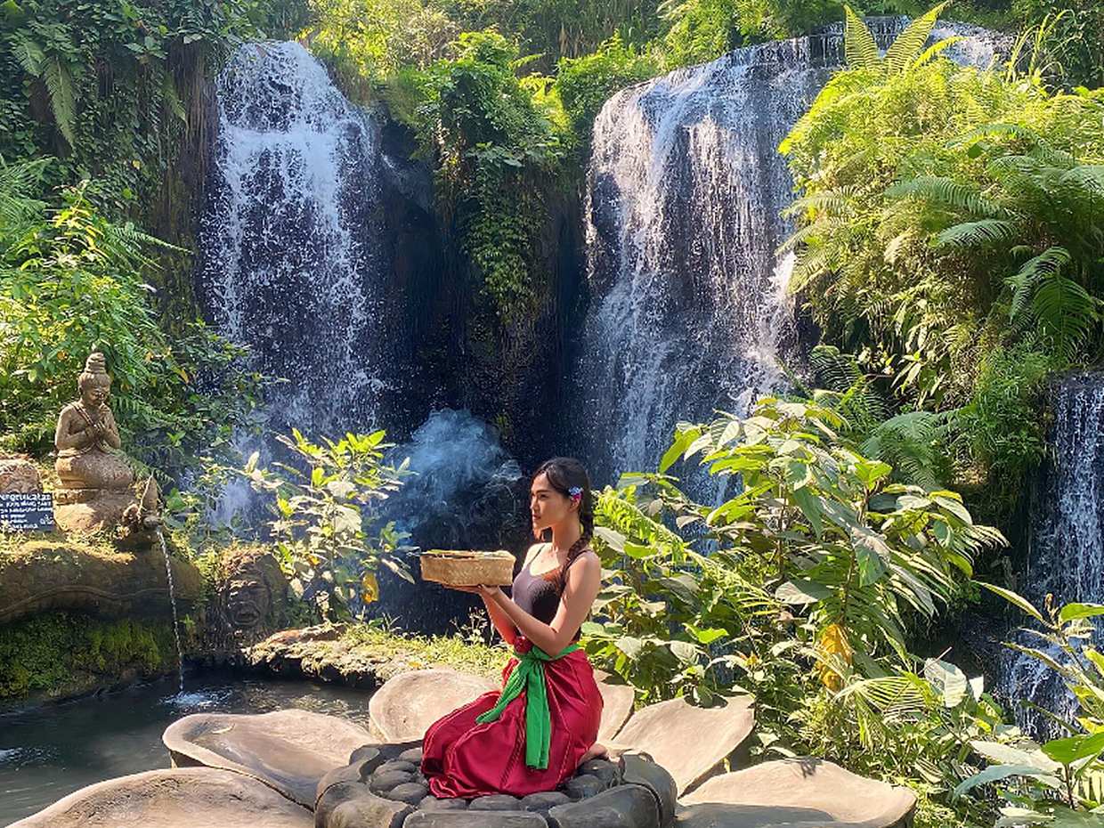 Taman Beji Griya Waterfall Purification Ceremony in Indonesia, Bali Taman Beji Griya Waterfall Purification Ceremony, photo 2