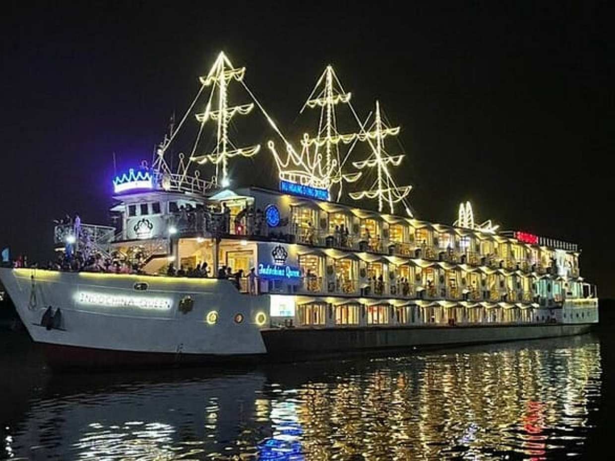 Cruise Dinner On Saigon River