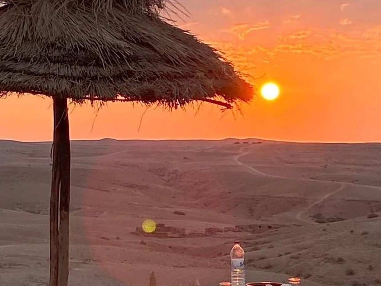 Marrakech: Čtyřkolky a jízda na velbloudech v poušti Agafay, západ slunce a večeře s představením v Maroku, Marrákeš
, photo 3