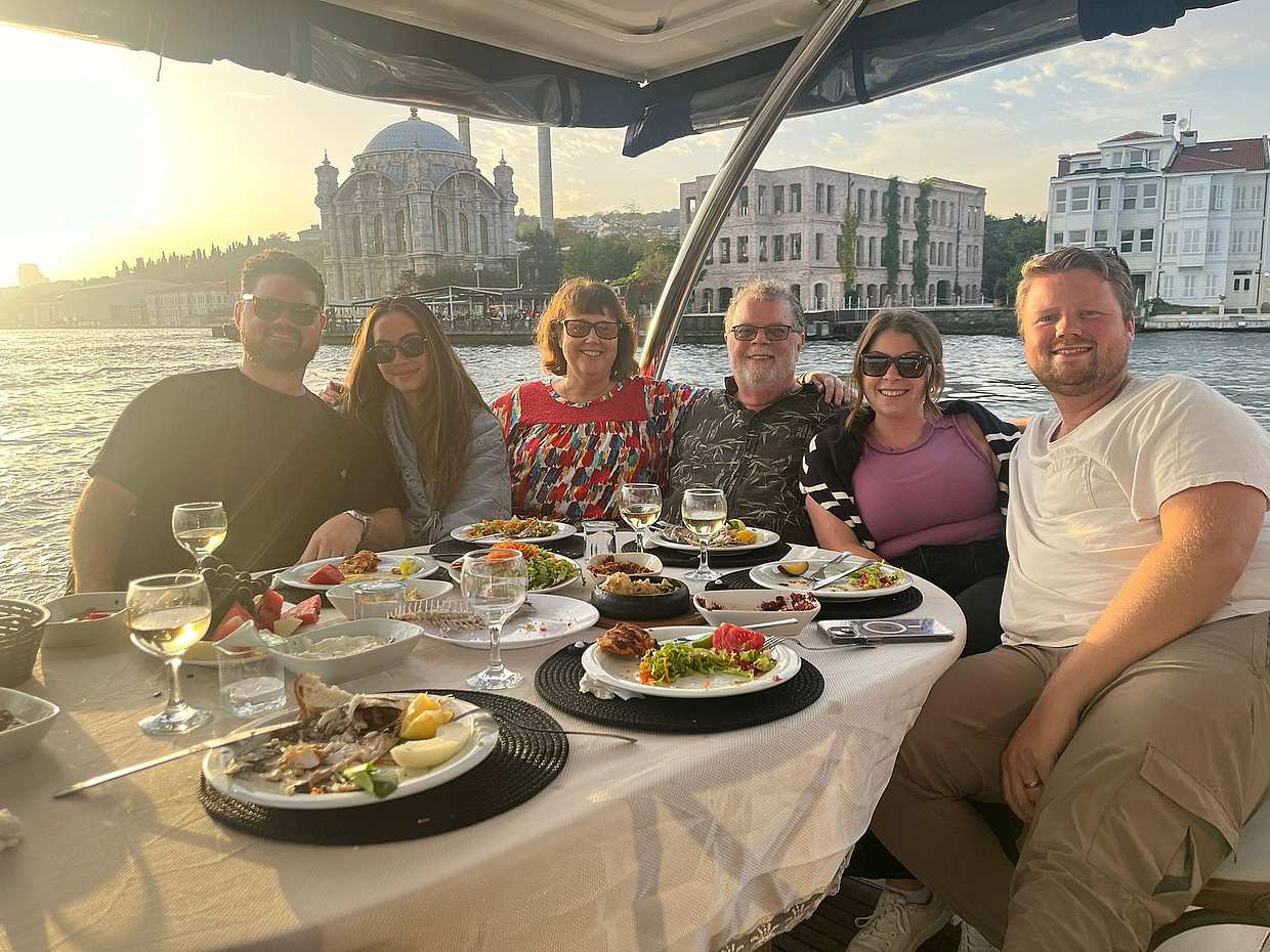 Exclusive Sunset Yacht Tour with Dinner in Turkey, Istanbul, photo 3