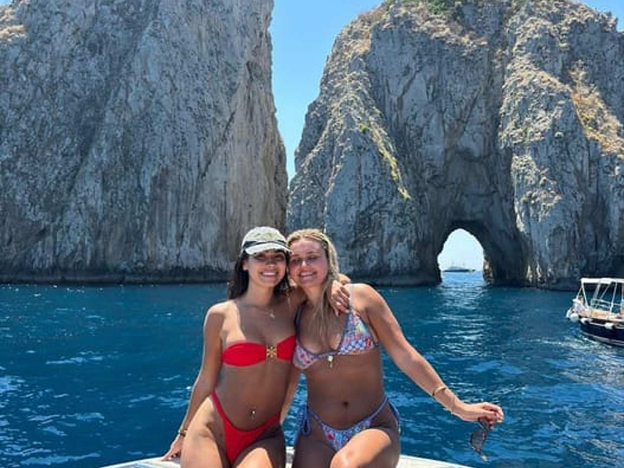 Capri: 3-hour private boat tour among hidden bays and crystal-clear waters, photo 2