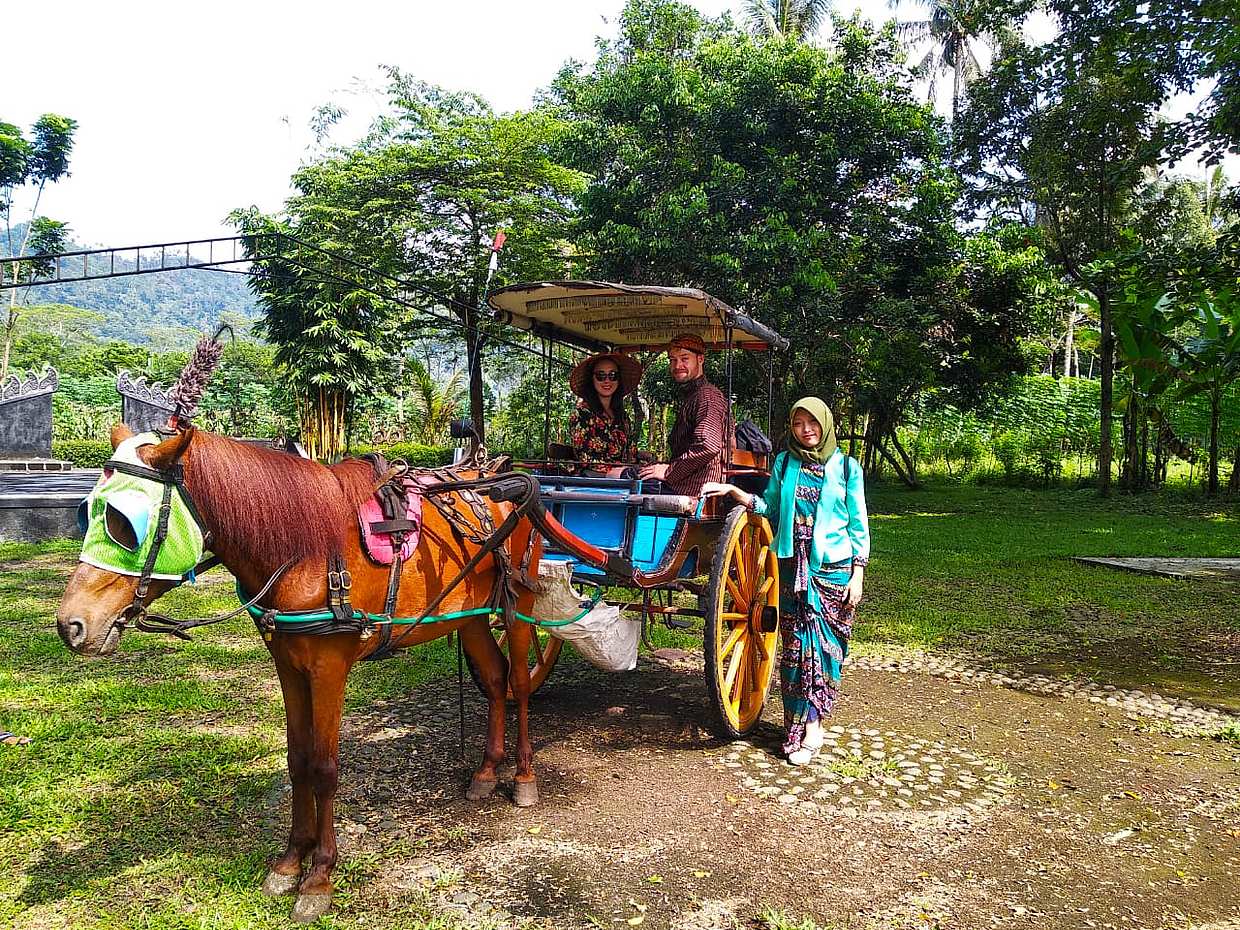 Borobudur Climb to The top, Village Tour and Prambanan Tour in Indonesia, Yogyakarta, photo 3