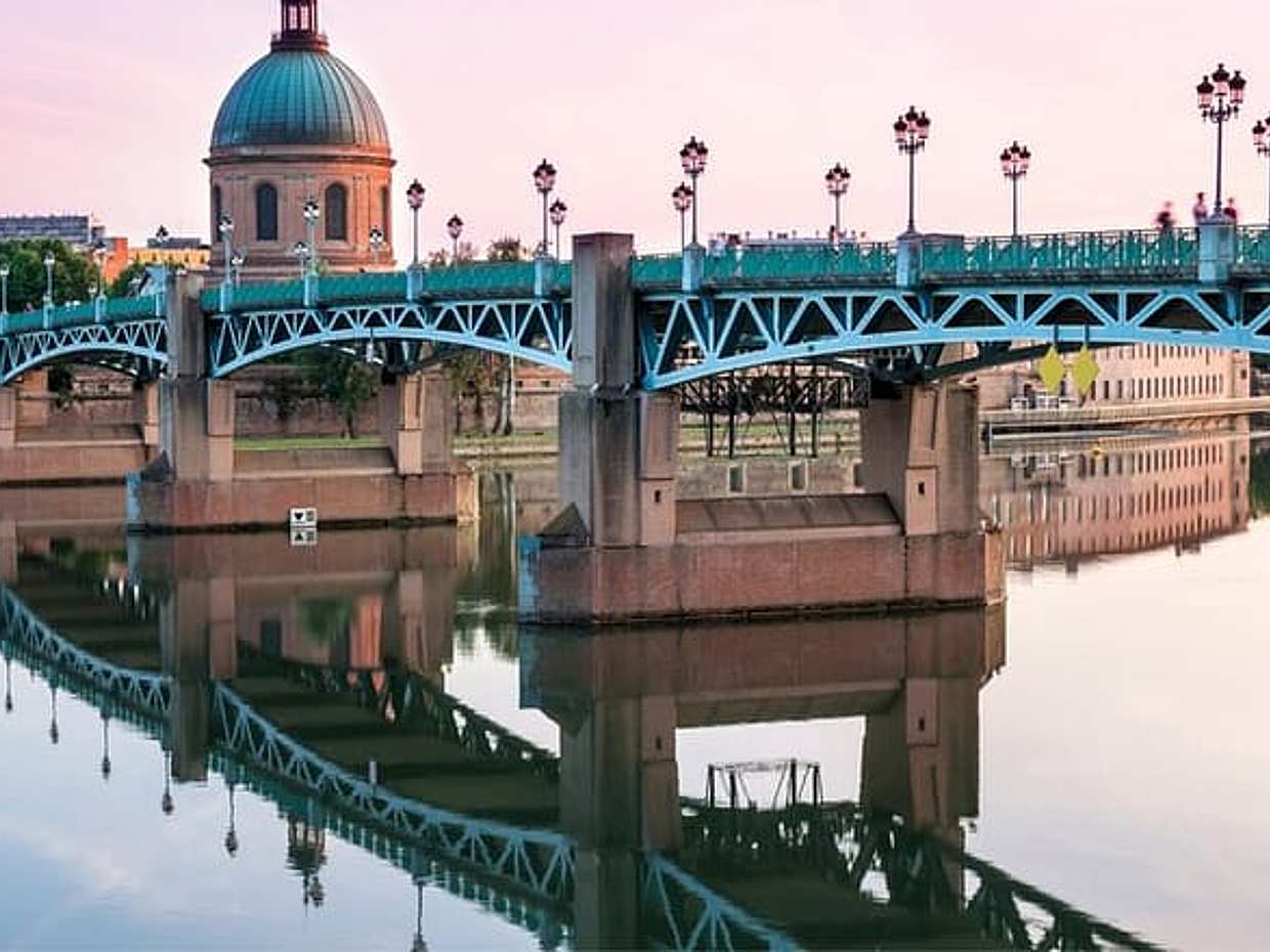 Toulouse Scavenger Hunt & Highlights Self-Guided Walking Tour
