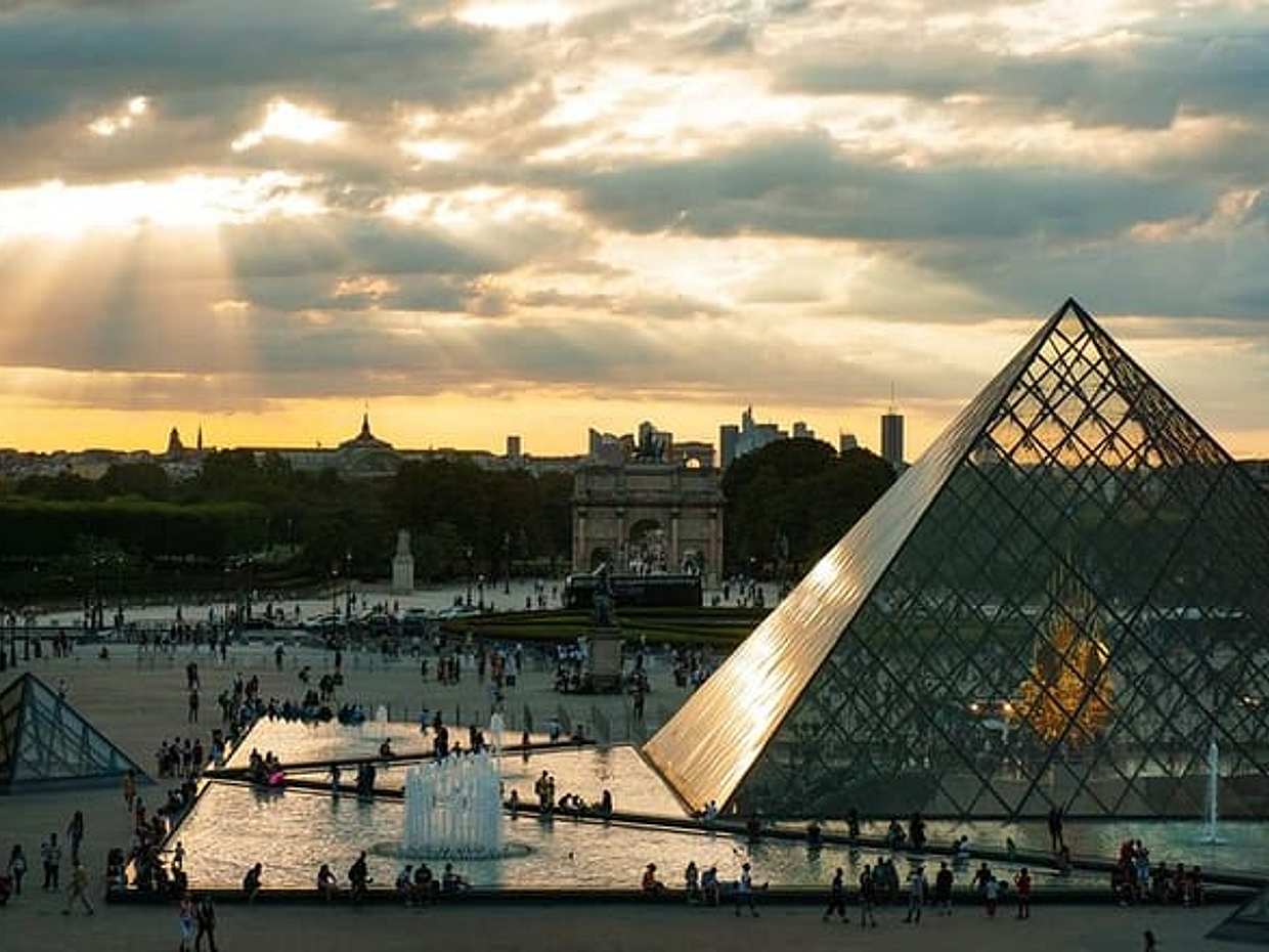 Private Paris Tour: Louvre & Versaille with CDG Airport Pickup