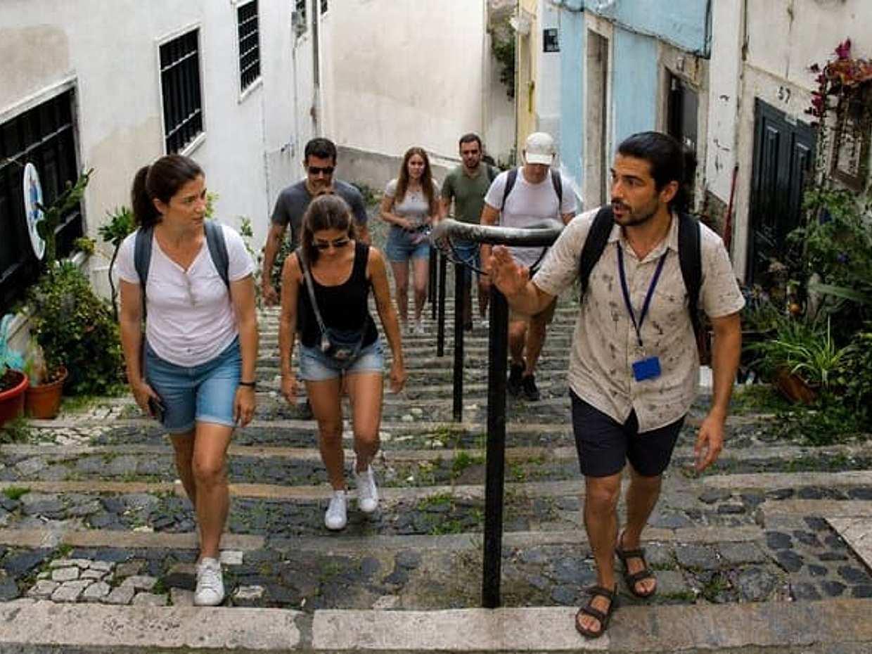 Lisboa como un local: Recorrido privado a pie con degustación de licores en Portugal, photo 3