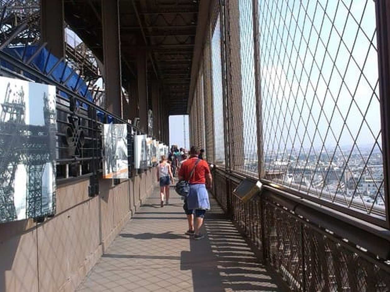 OT Paris Eiffel Tower 2nd Level German Guided Tour with Ticket For Summit, photo 5