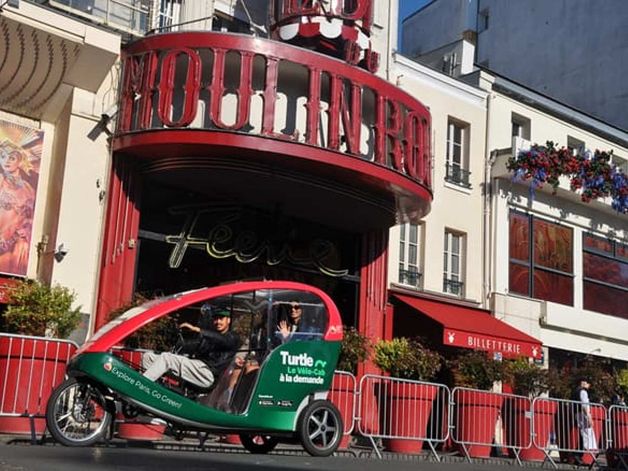 Paris : private guided tour of Montmartre in rickshaw bike