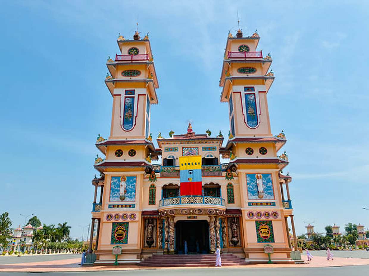 Cu Chi Tunnel - Cao Dai Temple - Moc Bai Border (Multilingual Tour Guide), Vietnam
