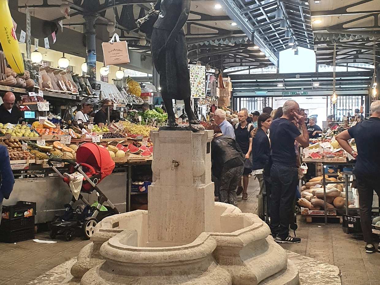 Entdecken Sie Modena: Zeitlose Kunst, Geschichte und Aromen in Italien, Bologna
, photo 2