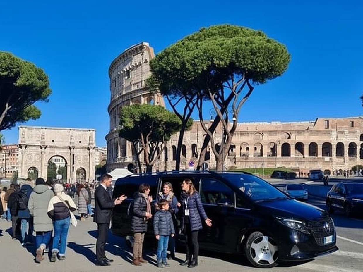 Private Rome WOW Tour in 1 Day: Luxury Car, Guide, Tkts & Lunch!