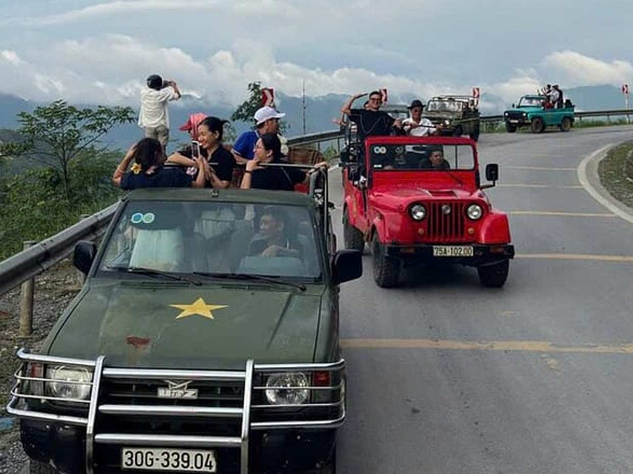 Ha Giang Private Jeep Adventure Villages and Emerald Waterfall, Vietnam, photo 5