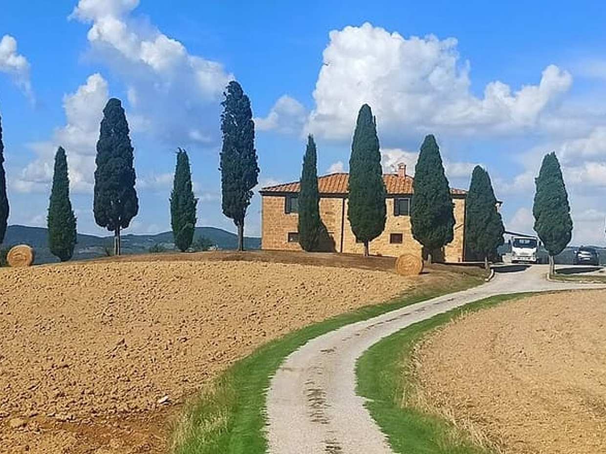 Discover Tuscany: Siena, Chianti & Brunello Tasting in Montalcino
