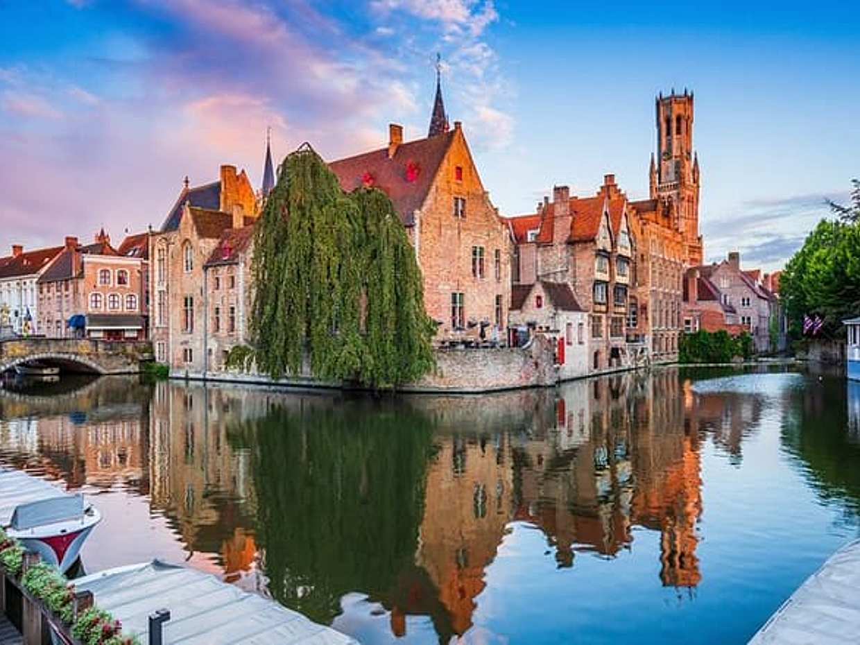 Bruges Scavenger Hunt & Highlights Self-Guided Walking Tour, photo 2